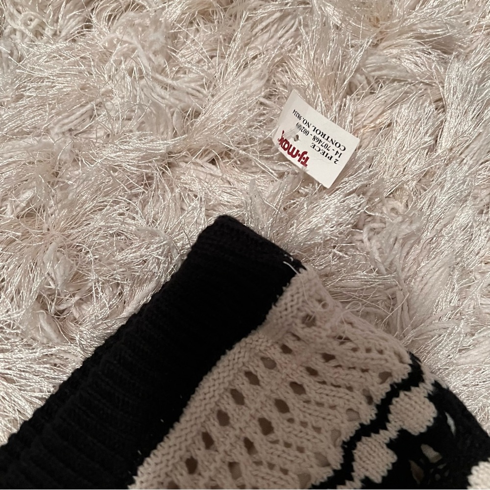 BOGO 🛍️ Sincerely Jules Black and Cream Crochet Pencil Skirt - Picture 3 of 5
